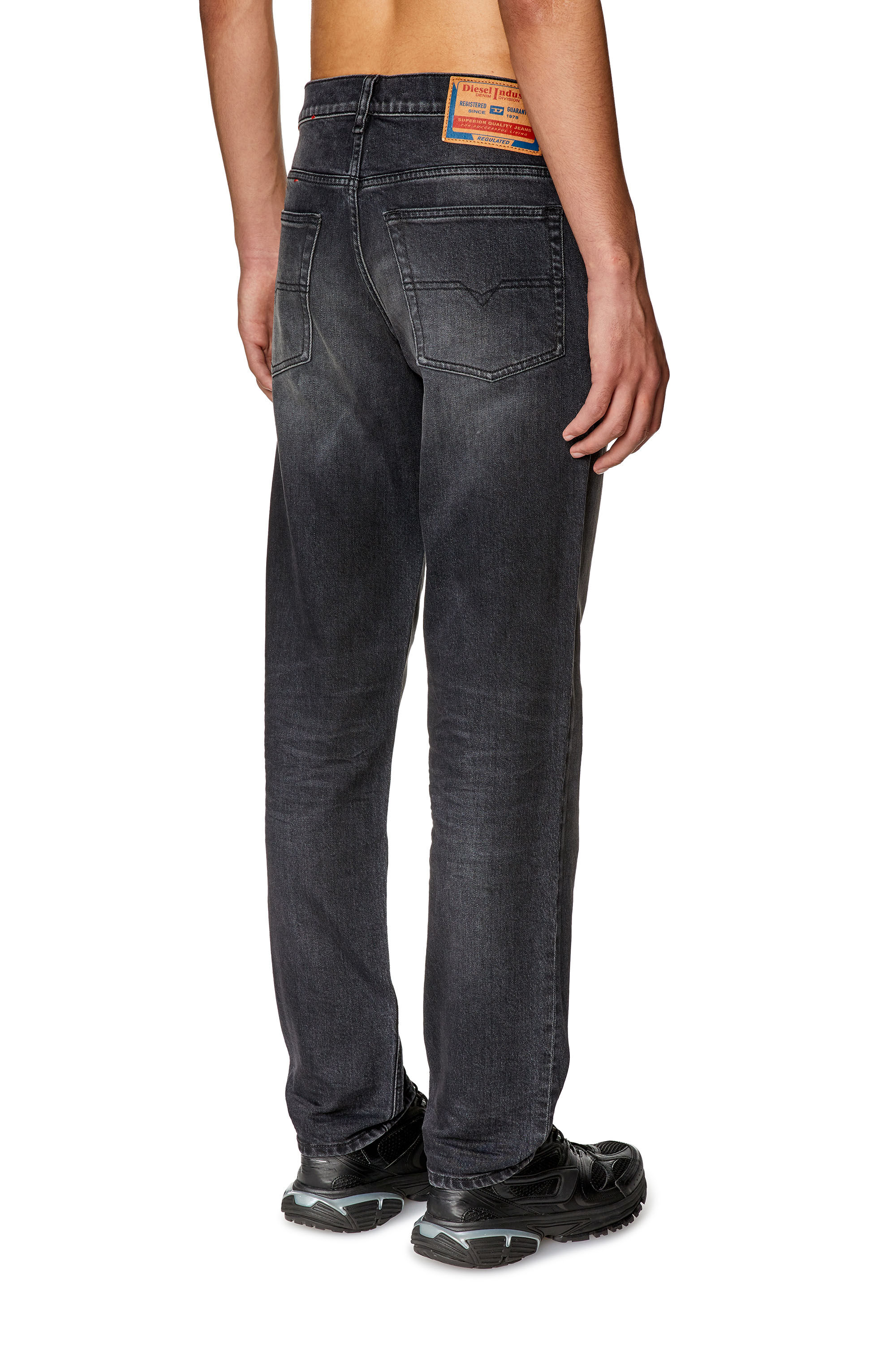 Tapered jeans diesel sale