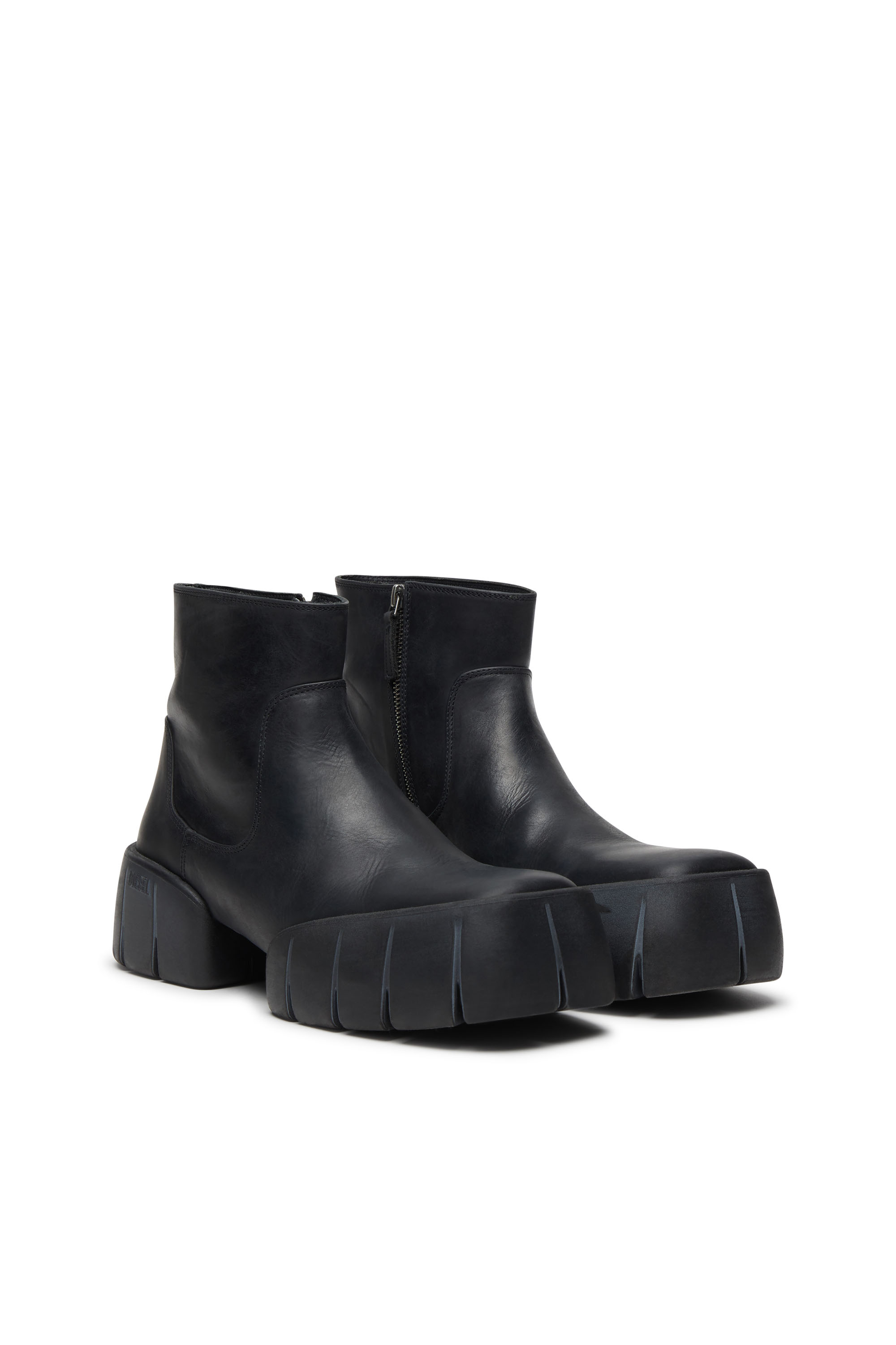 Diesel - D-TEX BT, Man's D-Tex-Oiled leather ankle boots with split sole in Black - 2